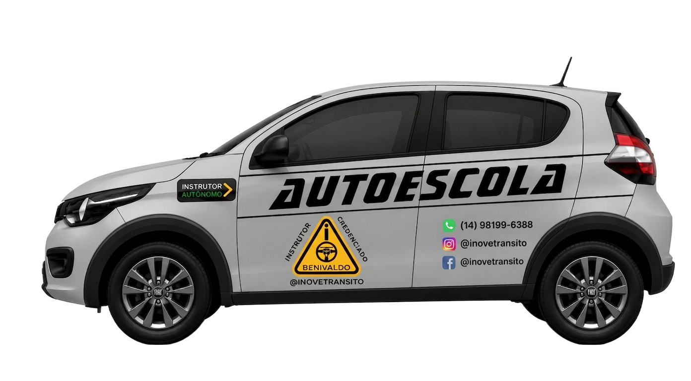 Veículo da Inove Trânsito com identificação de autoescola - vista lateral